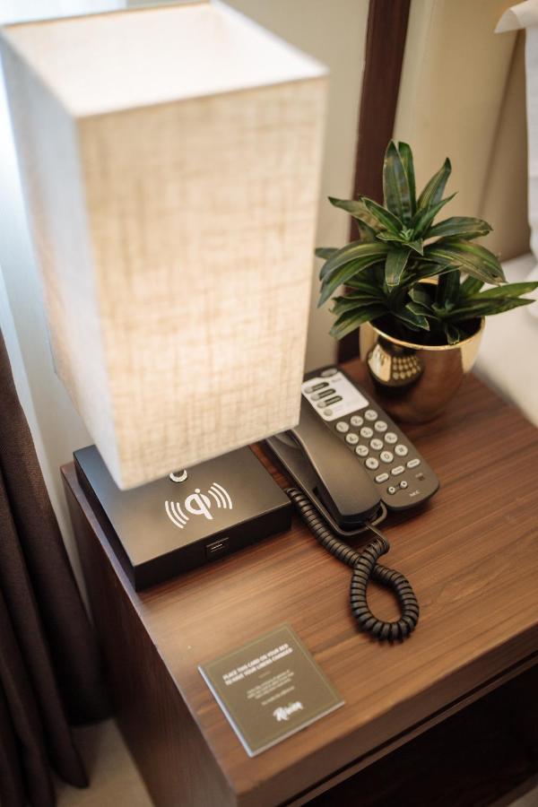 Rovira Suites Dumaguete City Ngoại thất bức ảnh