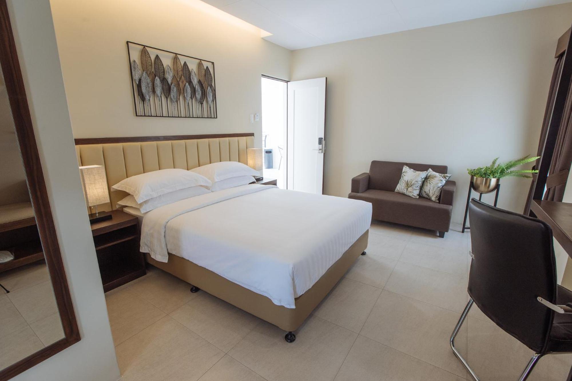 Rovira Suites Dumaguete City Ngoại thất bức ảnh