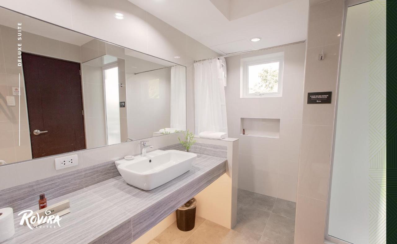 Rovira Suites Dumaguete City Ngoại thất bức ảnh